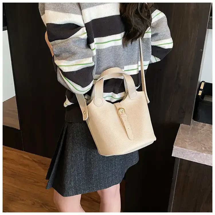 Large Capacity Crossbody Bag Brown Leather 2025 — feature 21