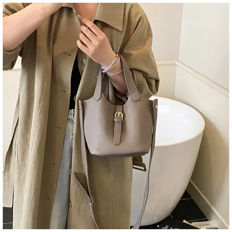 Large Capacity Crossbody Bag Brown Leather 2025 — feature 28
