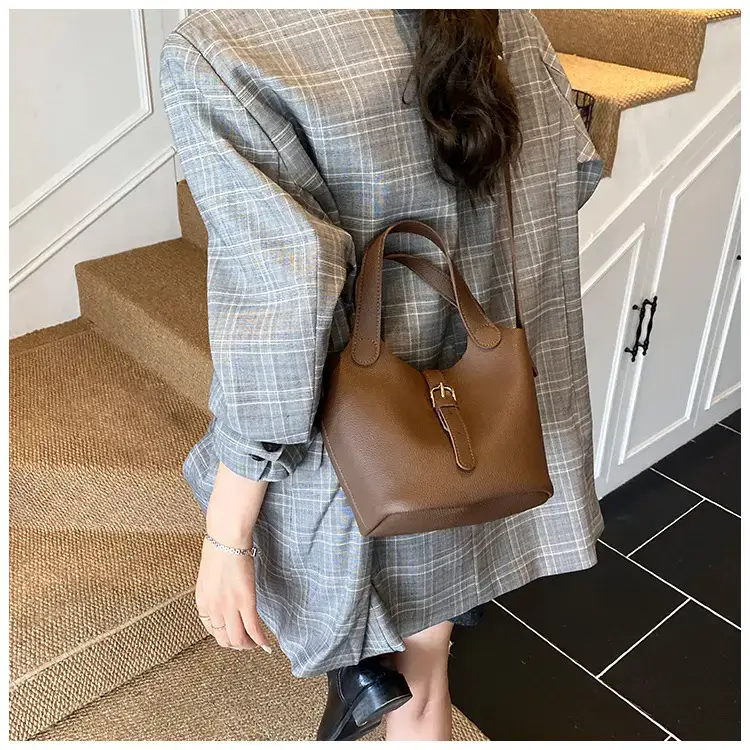 Large Capacity Crossbody Bag Brown Leather 2025 — feature 32