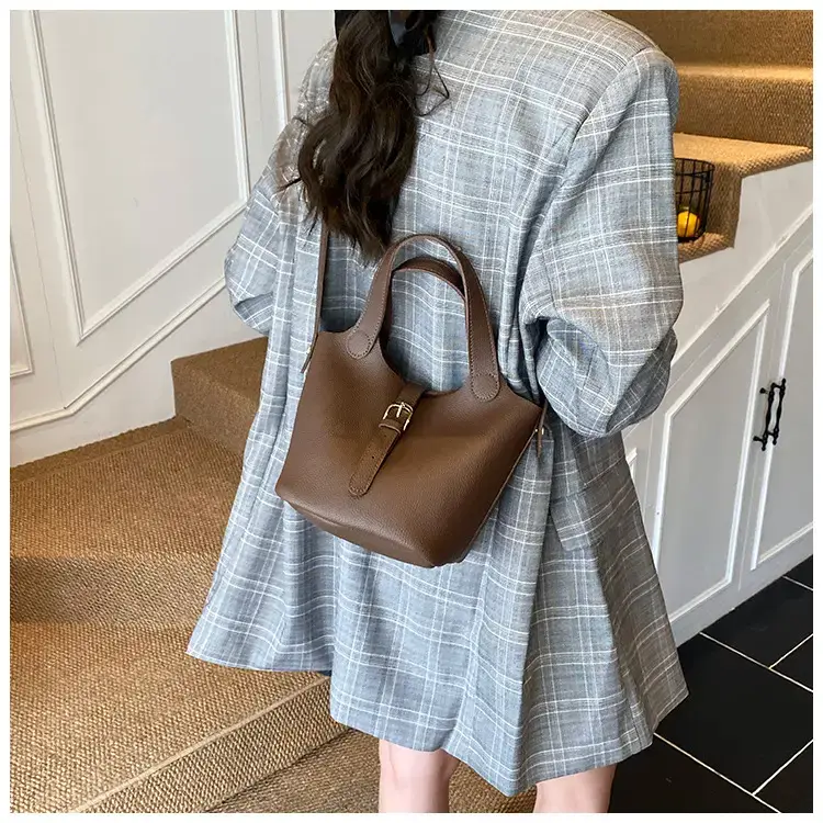 Large Capacity Crossbody Bag Brown Leather 2025 — feature 33