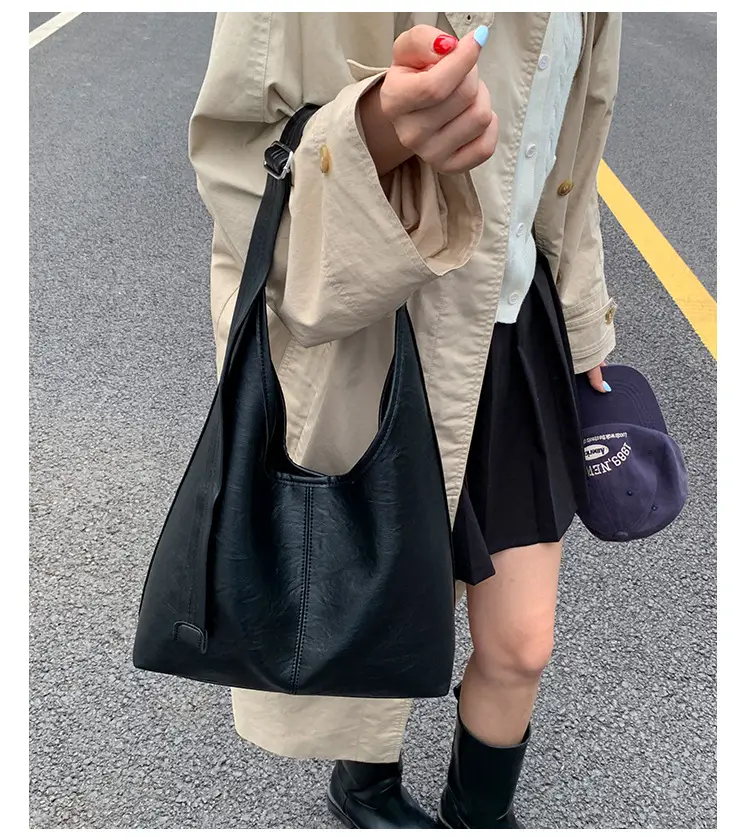 Large Capacity Leather Shoulder Bag Black Brown — feature 24
