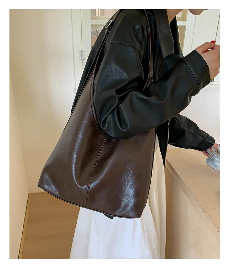 Large Capacity Leather Shoulder Bag Black Brown — feature 25