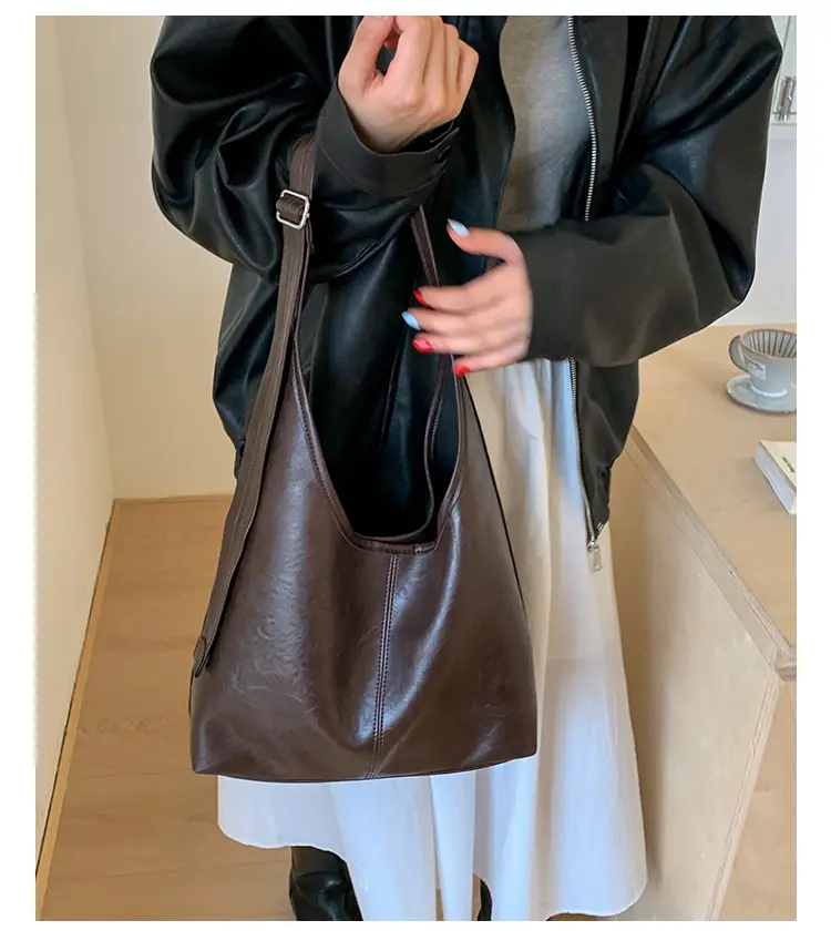 Large Capacity Leather Shoulder Bag Black Brown — feature 26
