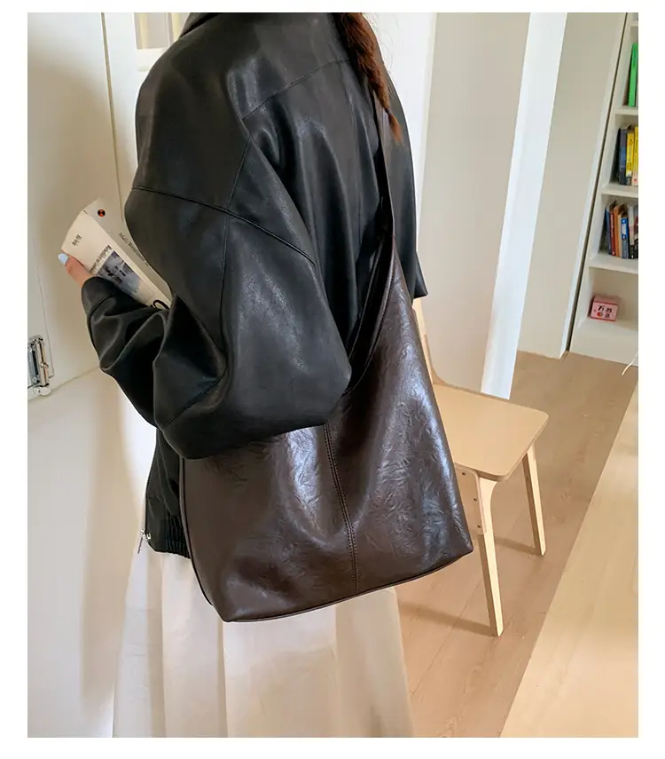 Large Capacity Leather Shoulder Bag Black Brown — feature 28