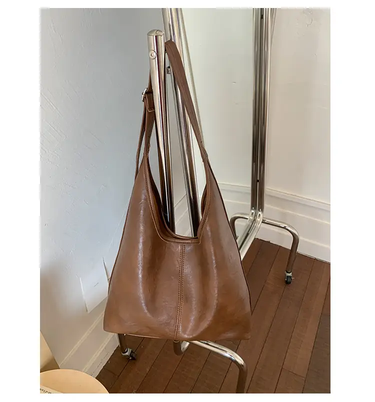 Large Capacity Leather Shoulder Bag Black Brown — feature 31