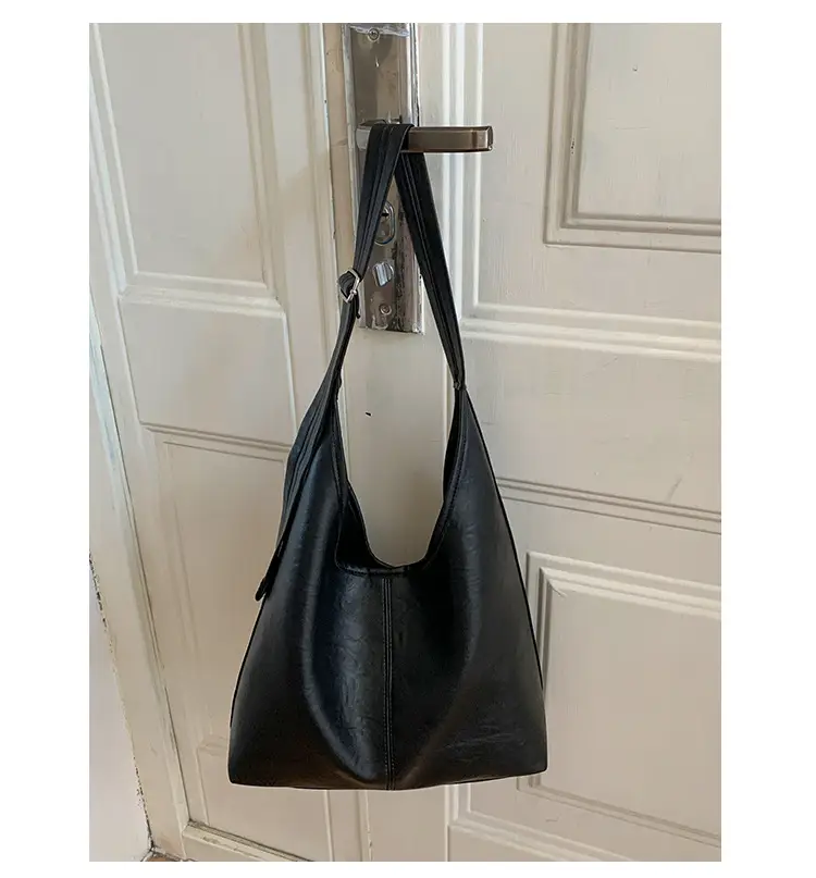 Large Capacity Leather Shoulder Bag Black Brown — feature 33