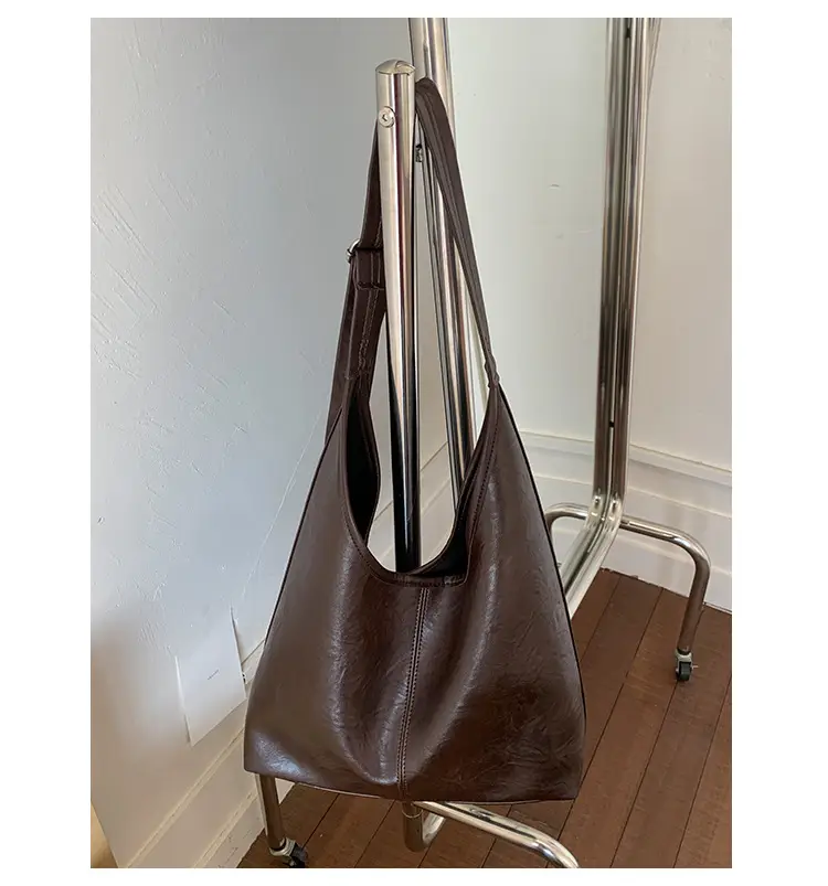 Large Capacity Leather Shoulder Bag Black Brown — feature 34