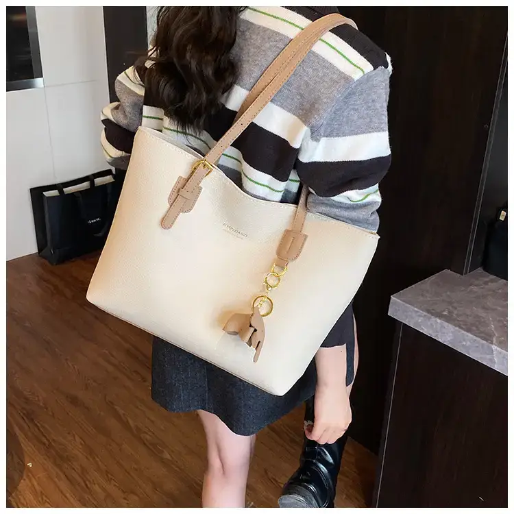 Women's Contrasting Color Tote Bag 2025 — feature 16