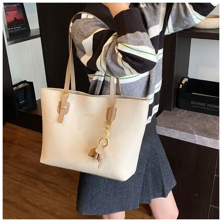 Women's Contrasting Color Tote Bag 2025 — feature 17