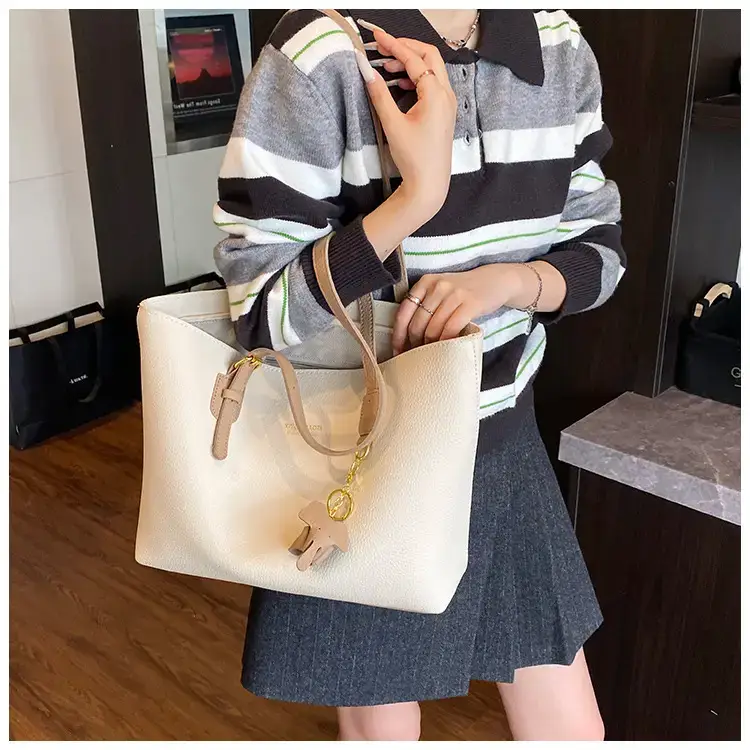 Women's Contrasting Color Tote Bag 2025 — feature 18