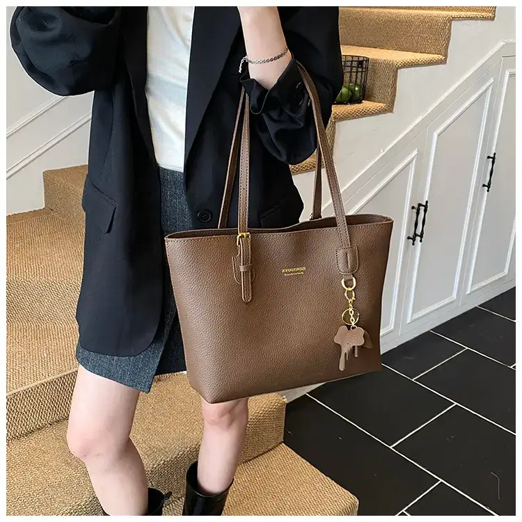 Women's Contrasting Color Tote Bag 2025 — feature 19