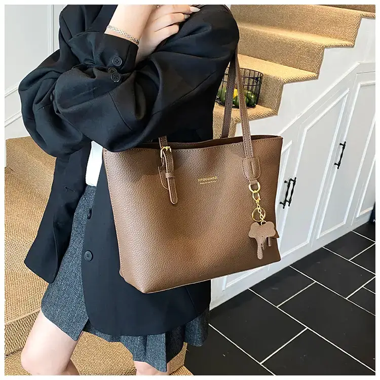 Women's Contrasting Color Tote Bag 2025 — feature 21