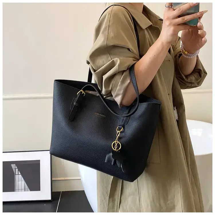 Women's Contrasting Color Tote Bag 2025 — feature 26