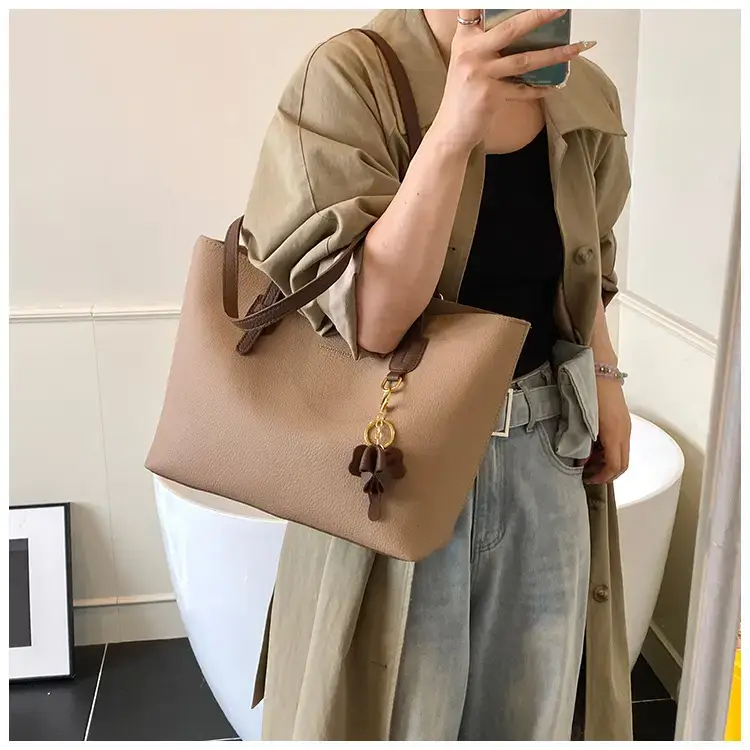 Women's Contrasting Color Tote Bag 2025 — feature 29
