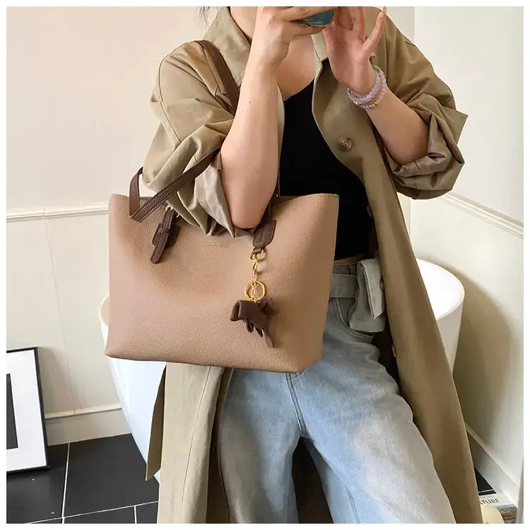 Women's Contrasting Color Tote Bag 2025 — feature 30