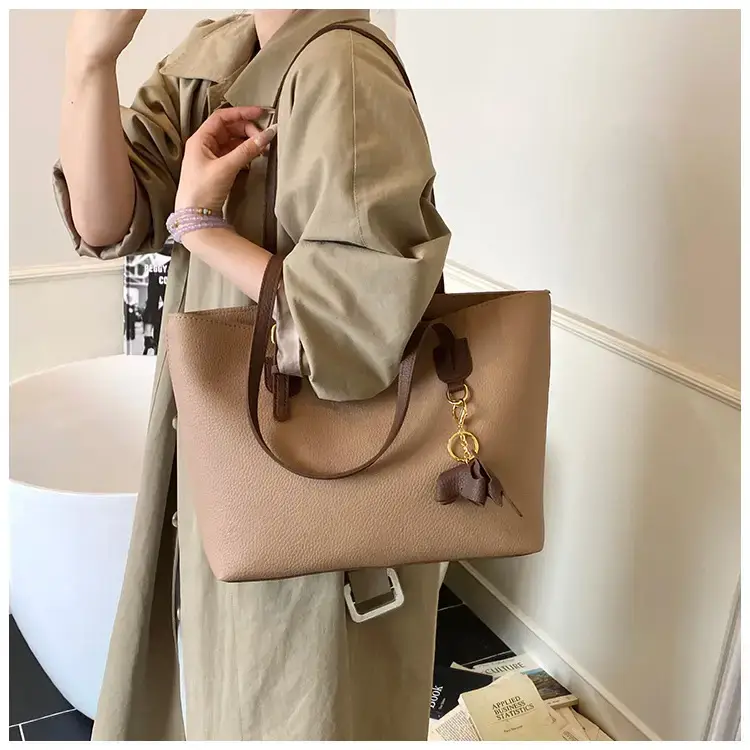 Women's Contrasting Color Tote Bag 2025 — feature 33