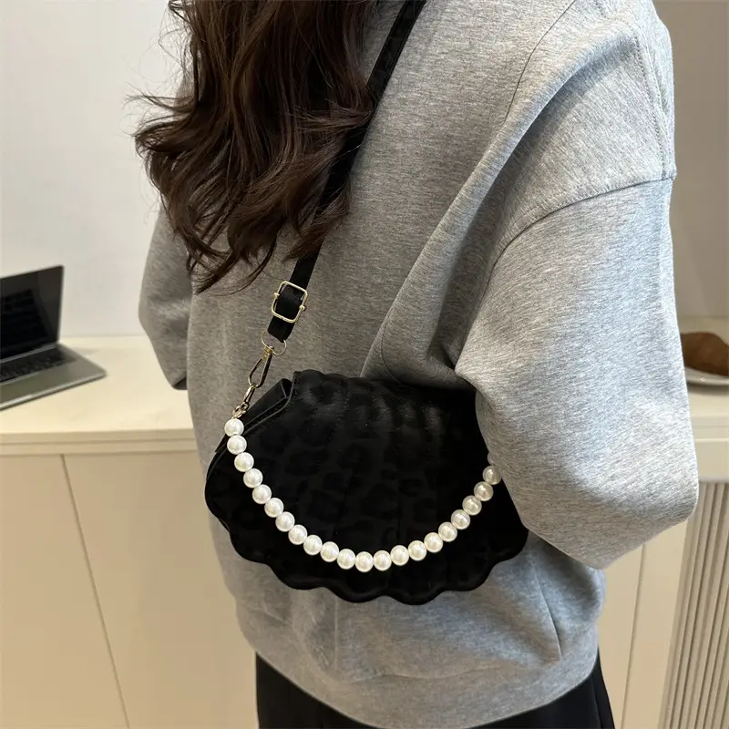 Korean Style Pearl Shell Crossbody Bag for Women - Image 7