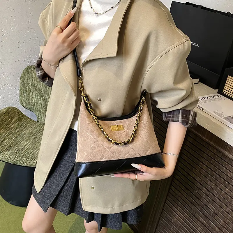 Retro Frosted Rhombus Chain Shoulder Bag for Women - Image 7