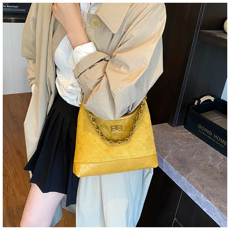 Retro Frosted Rhombus Chain Shoulder Bag for Women — feature 14