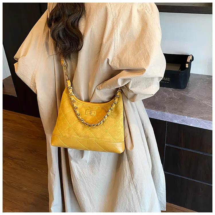 Retro Frosted Rhombus Chain Shoulder Bag for Women — feature 16