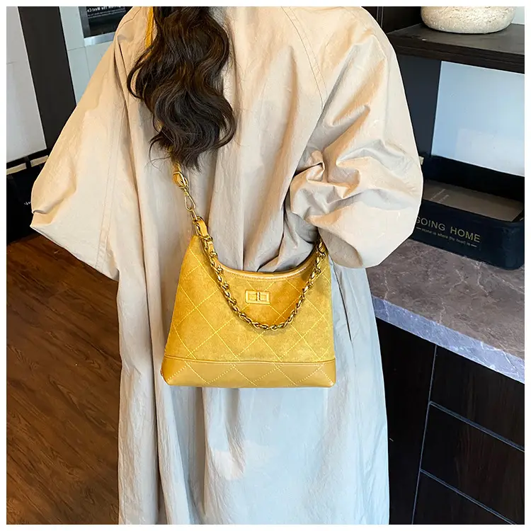 Retro Frosted Rhombus Chain Shoulder Bag for Women — feature 17
