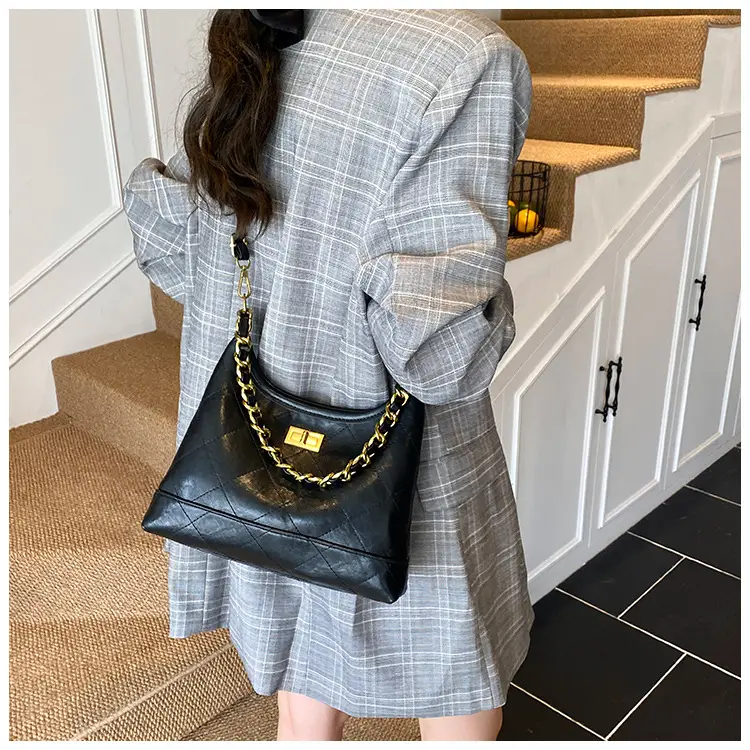 Retro Frosted Rhombus Chain Shoulder Bag for Women — feature 27