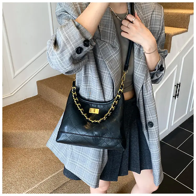 Retro Frosted Rhombus Chain Shoulder Bag for Women — feature 28