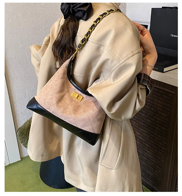 Retro Frosted Rhombus Chain Shoulder Bag for Women — feature 3