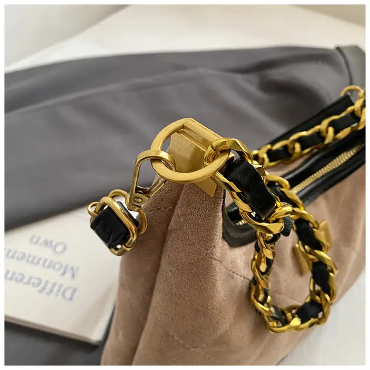 Retro Frosted Rhombus Chain Shoulder Bag for Women — feature 35