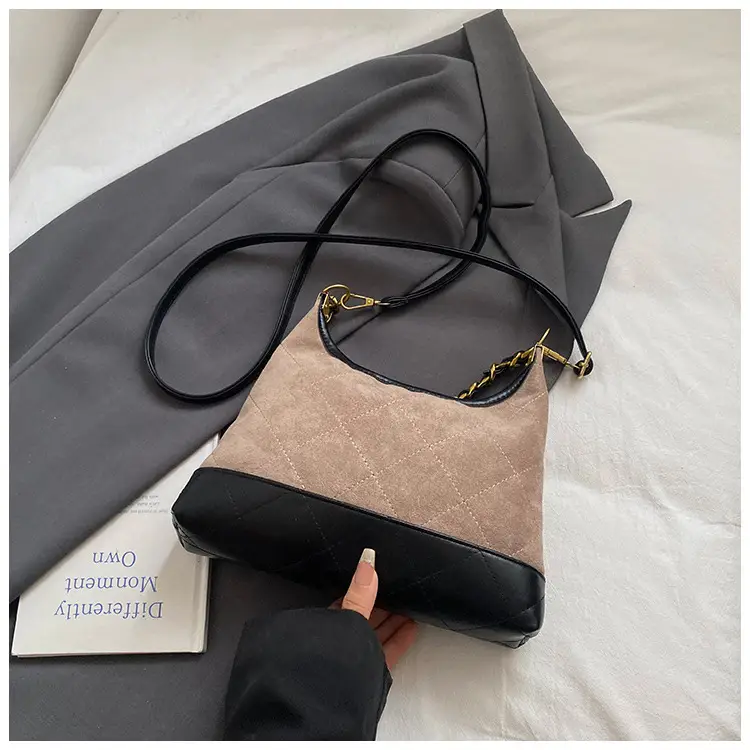 Retro Frosted Rhombus Chain Shoulder Bag for Women — feature 36