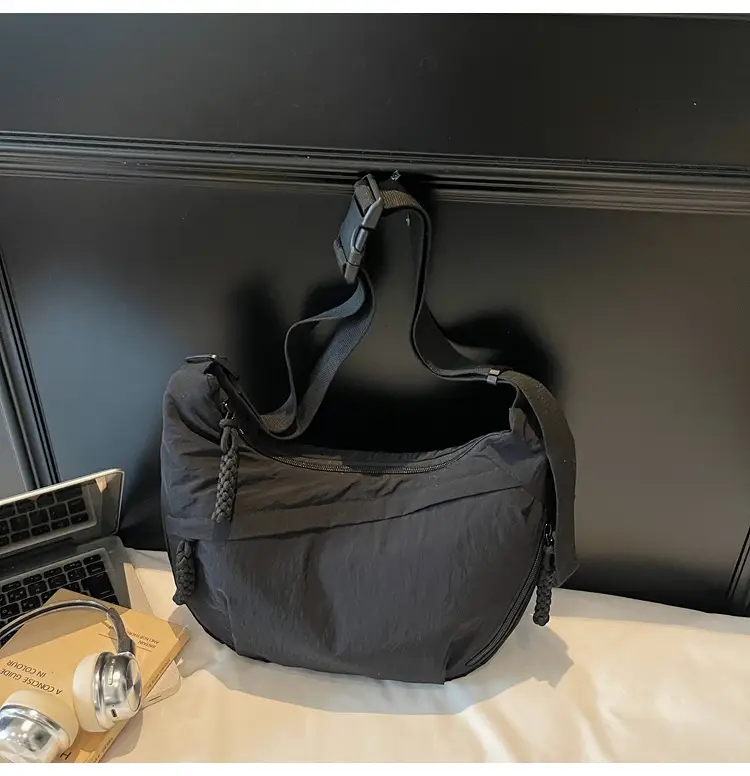 Women Large Capacity Shoulder Bag Black 2026 — feature 10