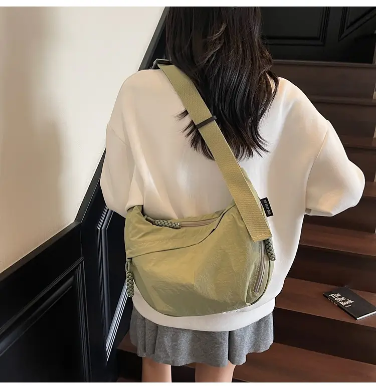 Women Large Capacity Shoulder Bag Black 2026 — feature 21
