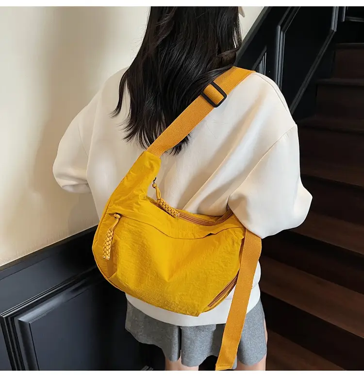 Women Large Capacity Shoulder Bag Black 2026 — feature 24