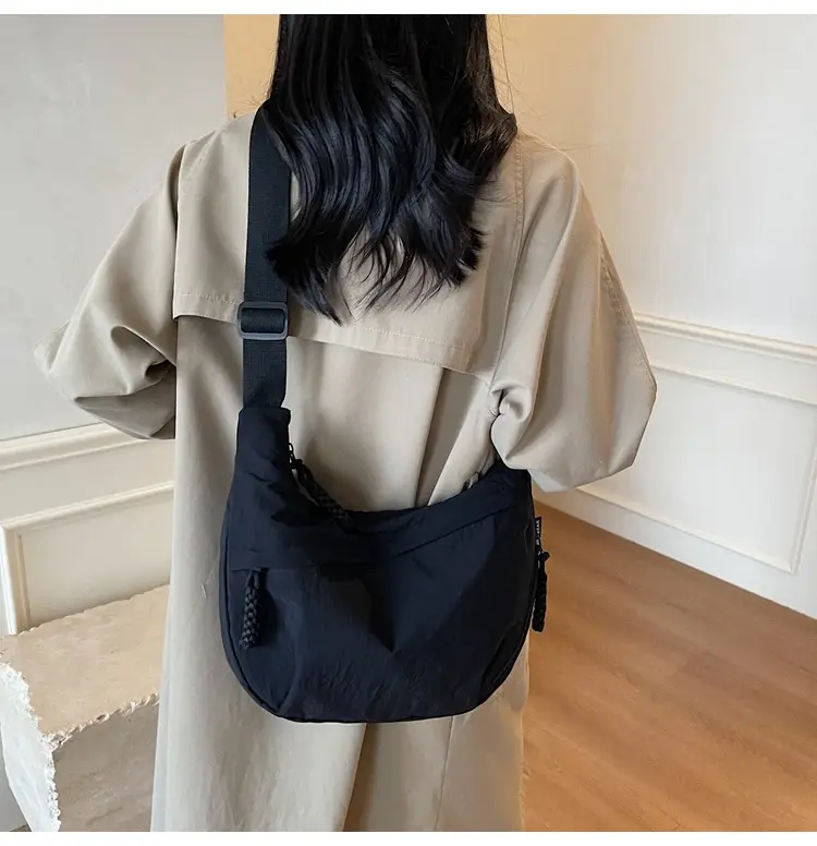 Women Large Capacity Shoulder Bag Black 2026 — feature 28