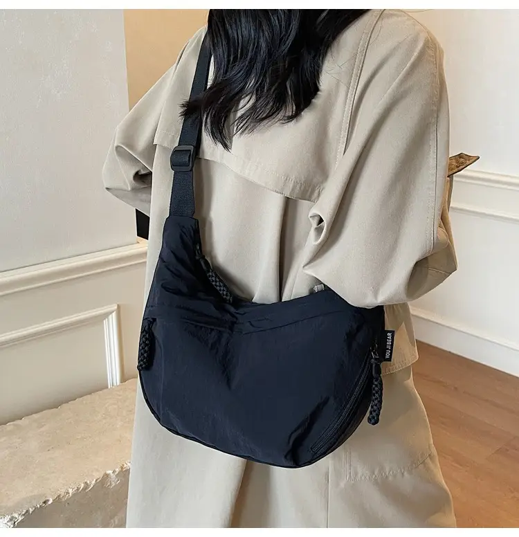Women Large Capacity Shoulder Bag Black 2026 — feature 29