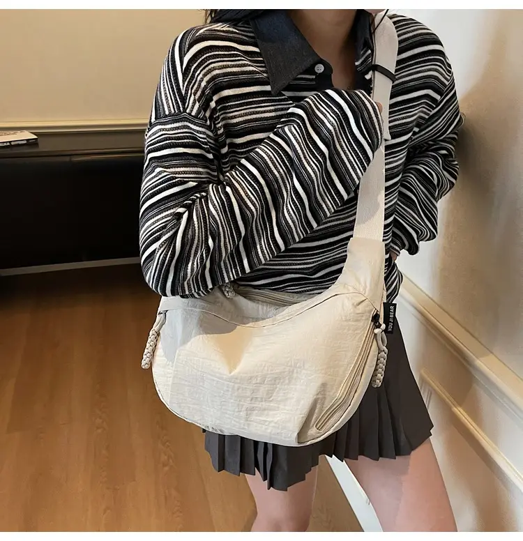 Women Large Capacity Shoulder Bag Black 2026 — feature 32