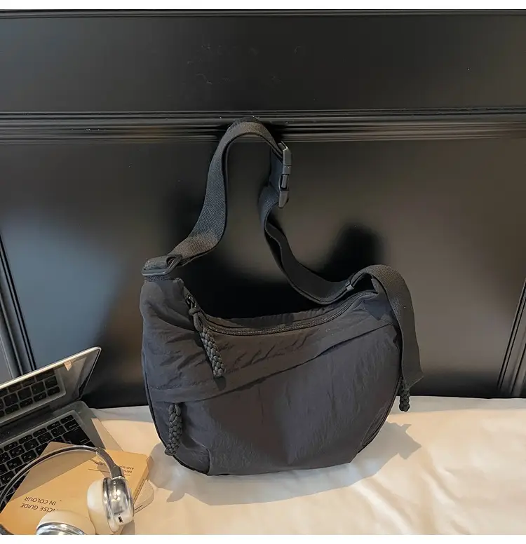 Women Large Capacity Shoulder Bag Black 2026 — feature 9