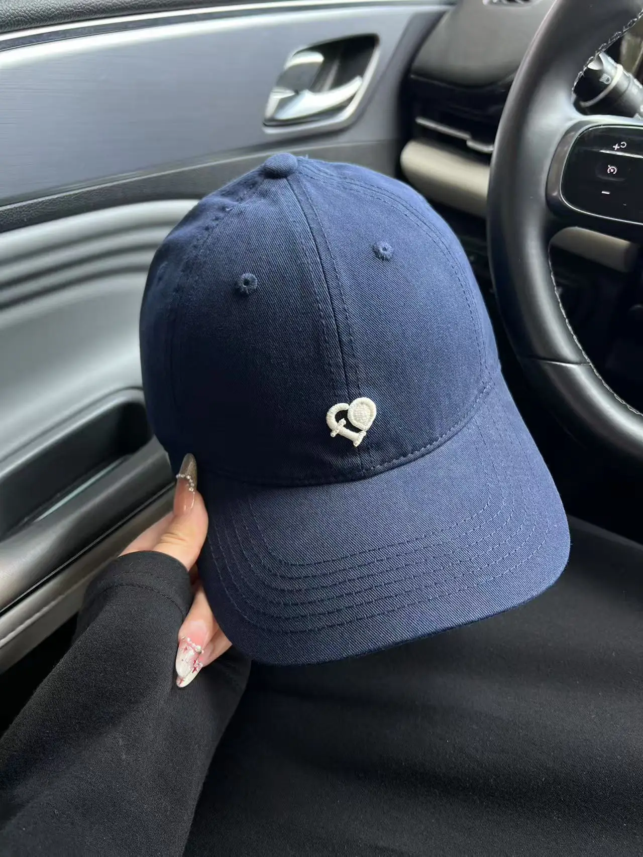 Women Heart Embroidered Baseball Cap Grey — feature 2