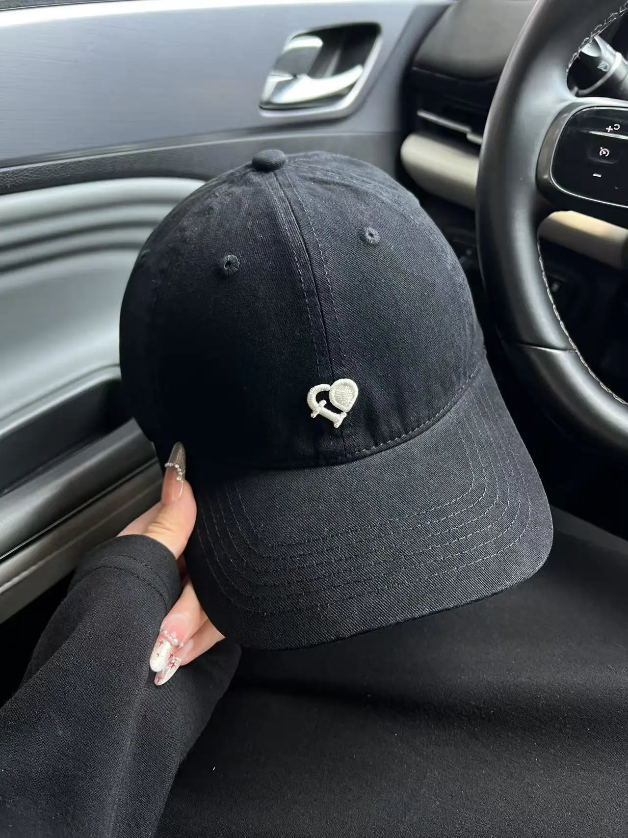 Women Heart Embroidered Baseball Cap Grey - Image 4