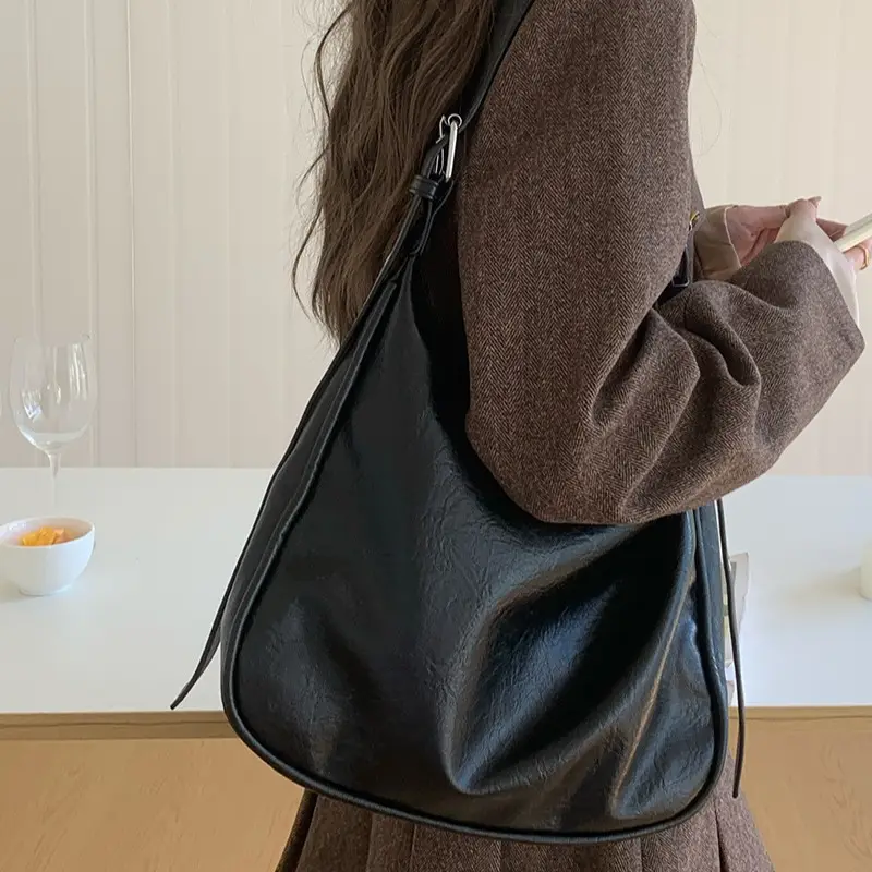 Retro Brown Leather Shoulder Bag for Commuting - Image 5