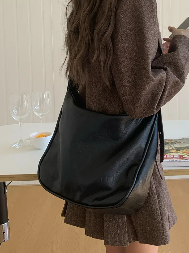 Retro Brown Leather Shoulder Bag for Commuting — feature 15