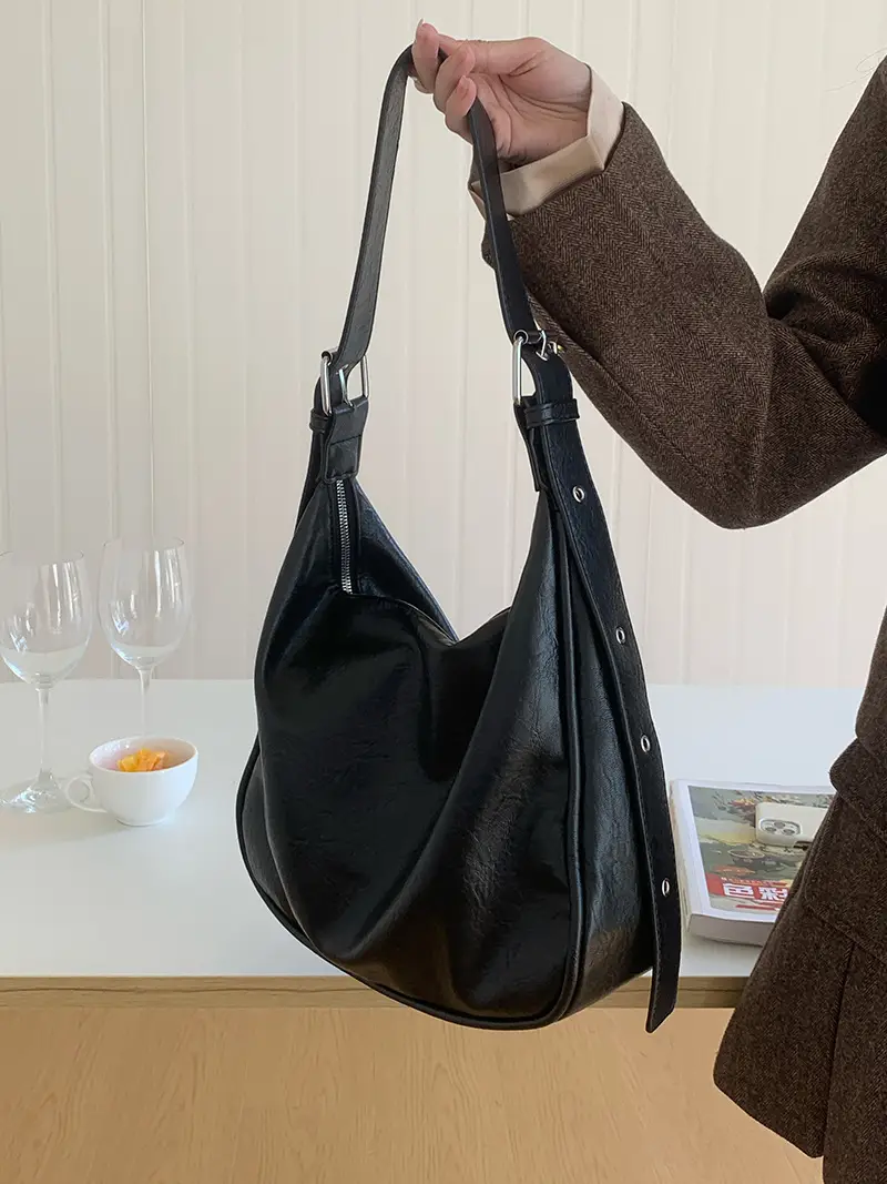 Retro Brown Leather Shoulder Bag for Commuting — feature 4