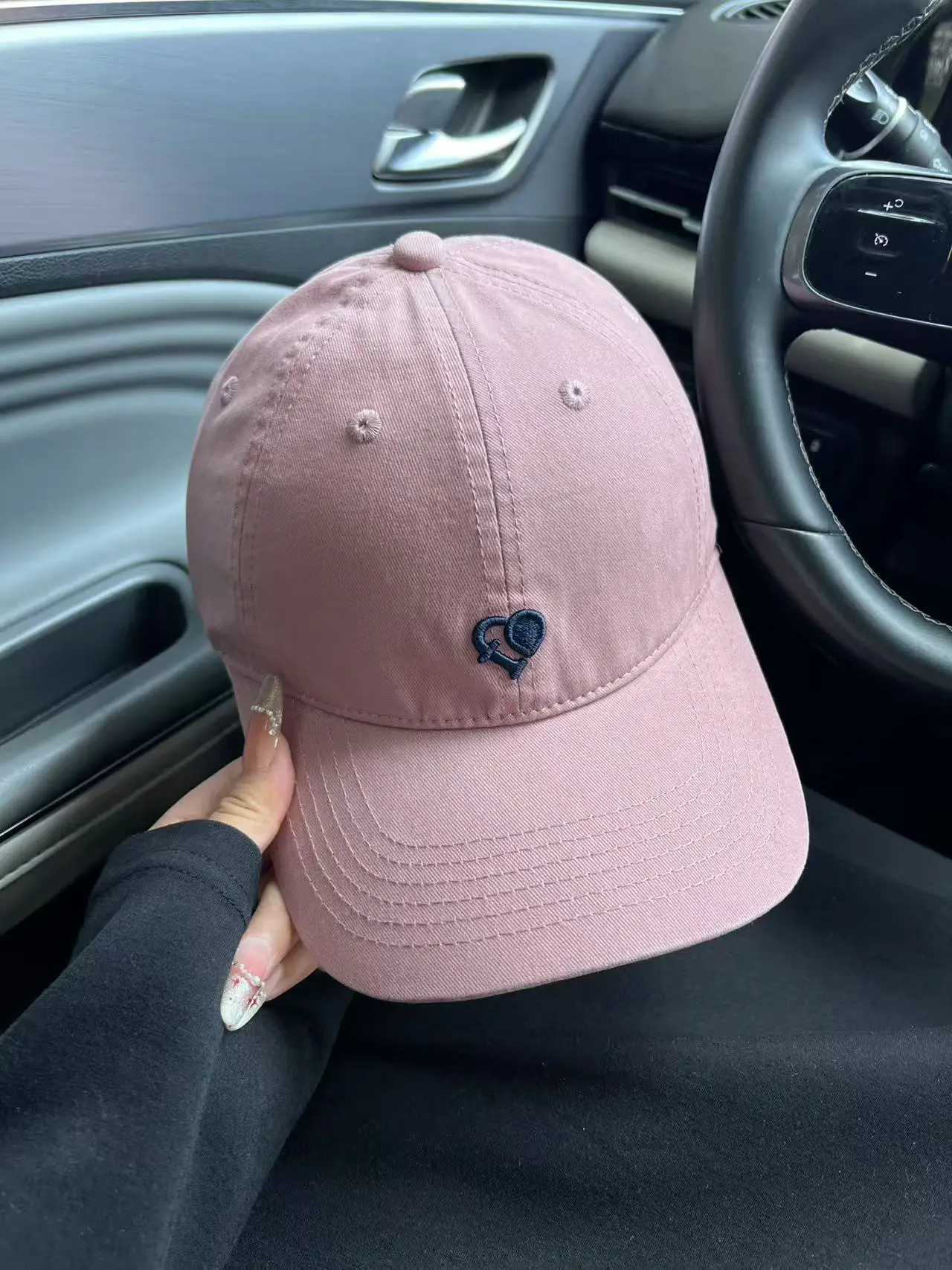 Women Heart Embroidered Baseball Cap Light Grey — feature 7