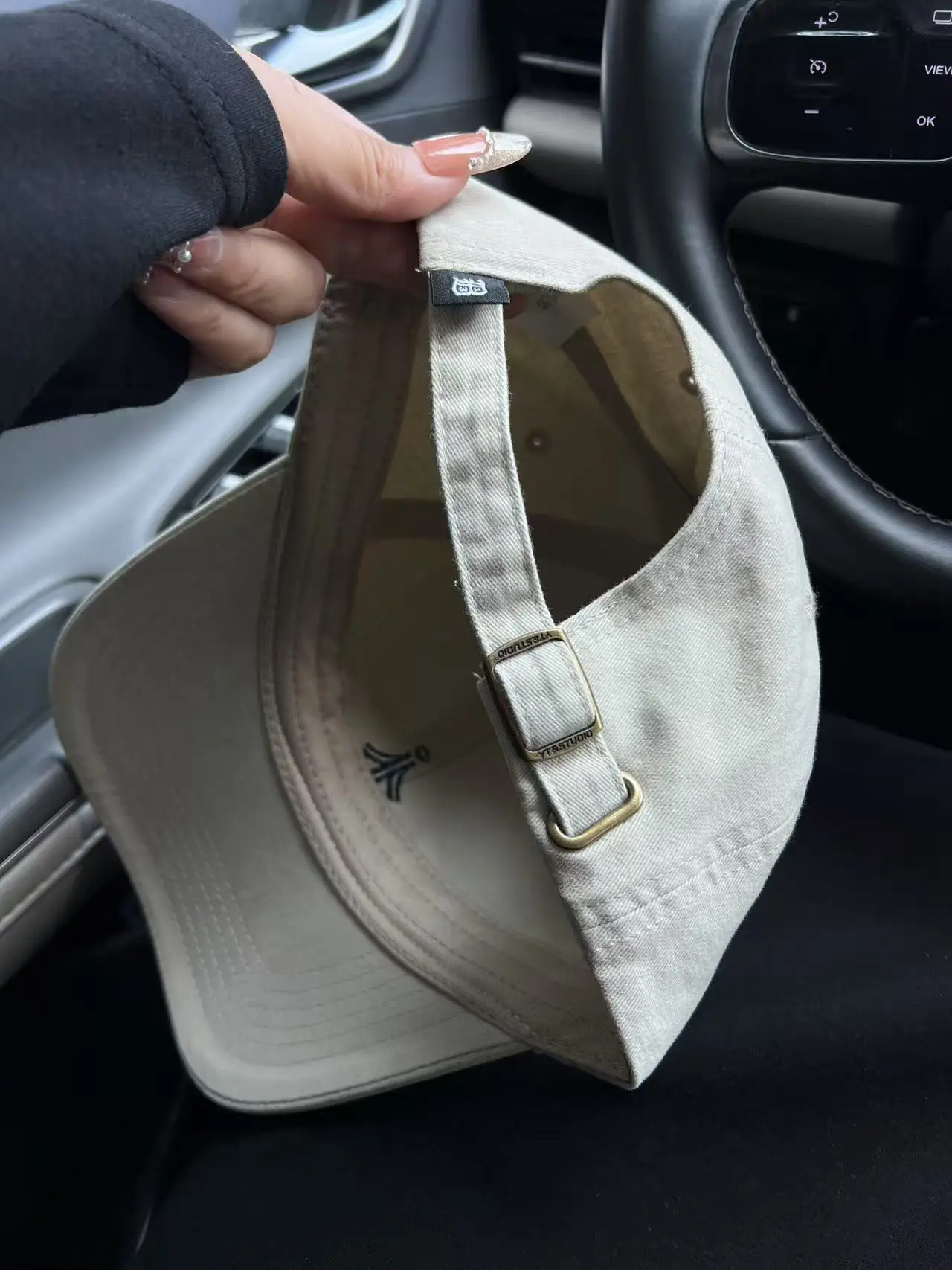 Women Heart Embroidered Baseball Cap Light Grey — feature 9