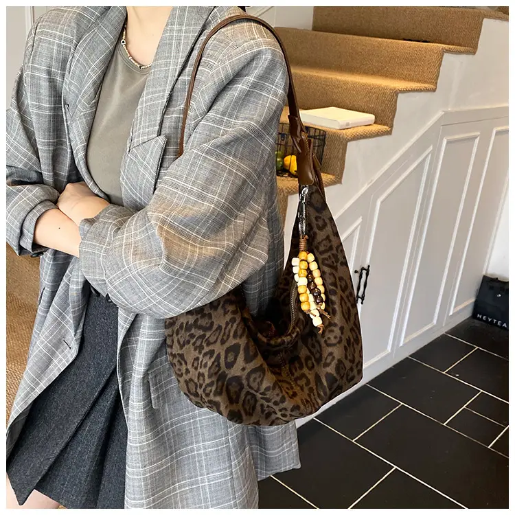 Brown Retro Crossbody Bag for Women 2026 — feature 22