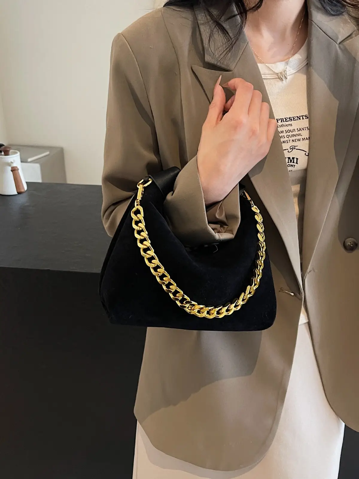Women's Retro Chain Shoulder Bag Brown Leather