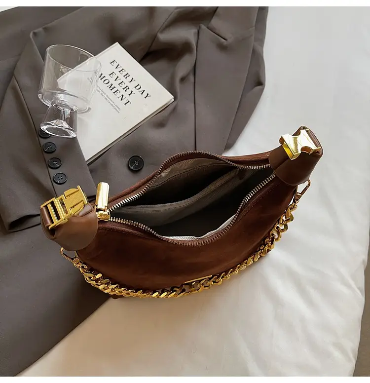 Women's Retro Chain Shoulder Bag Brown Leather — feature 11