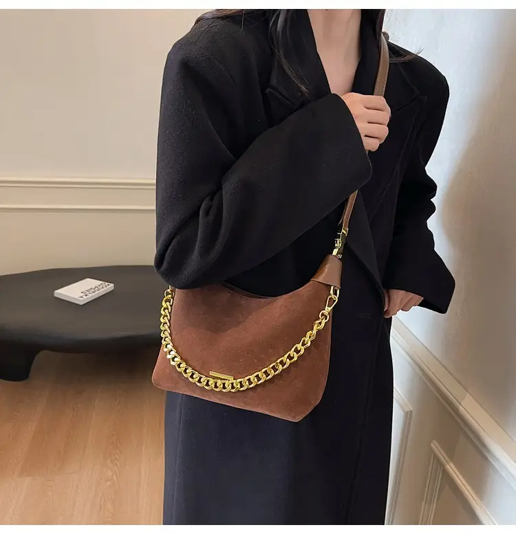 Women's Retro Chain Shoulder Bag Brown Leather — feature 3