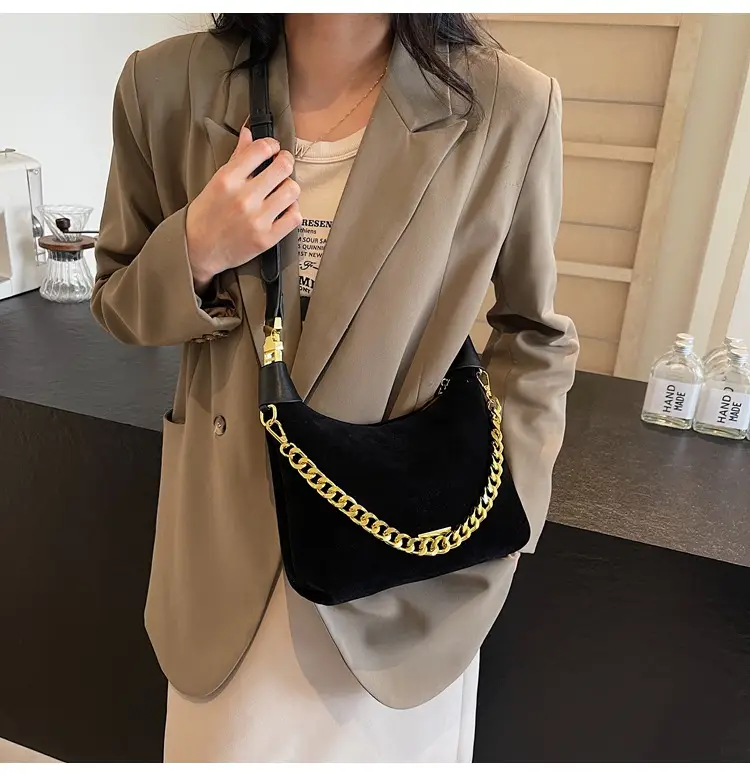 Women's Retro Chain Shoulder Bag Brown Leather — feature 5