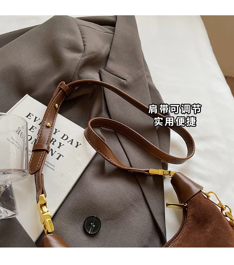 Women's Retro Chain Shoulder Bag Brown Leather — feature 8